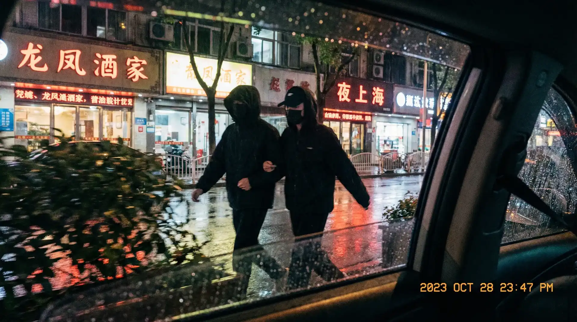 KB体育平台 - 顶流明星深夜密会现场抓拍照片